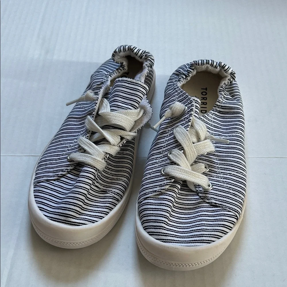 Torrid multi stripe Riley Ruched Sneaker (WW) size 6.5 WW - Picture 4 of 8